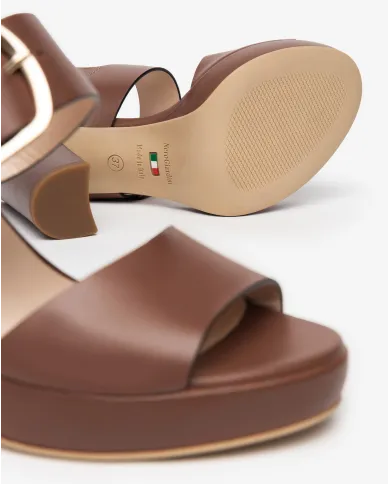 Nero Giardini Sandalo Cuoio