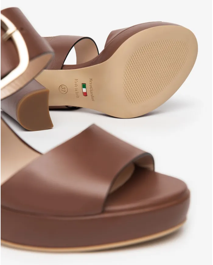 Nero Giardini Sandalo Cuoio