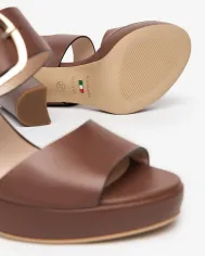 Nero Giardini Sandalo Cuoio