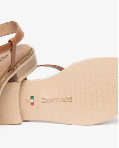 Nero Giardini Sandalo Cuoio