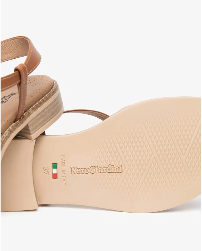 Nero Giardini Sandalo Cuoio