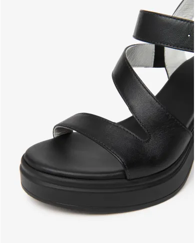 Nero Giardini Sandalo